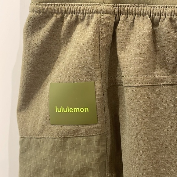 Lululemon WovenAir High-Rise Hiking Short 4"—Great!!  Like New Condition! Size 6 - Picture 9 of 10